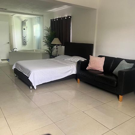 Miami Haven By Airport Villa Dış mekan fotoğraf